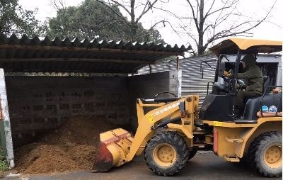 ボロ捨てに行きます。